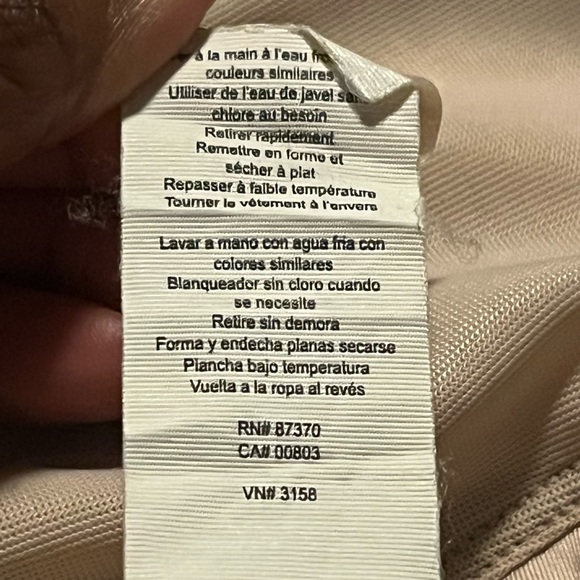 🧘🏽‍♀️ ALO Yoga EUC Illuminate Laser Cut Cropped Top - Sz Large - Picture 11 of 11